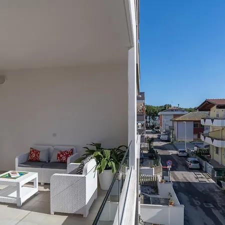 Albamare Apartment *